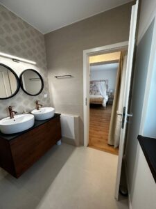 Master Bathroom Pepas Residence